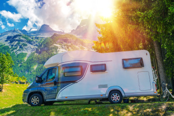 8 Reasons Why A Motorhome Holiday Is Better Than Camping